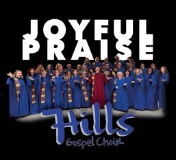 Il direttore Gianluca Buratti in sala regia ascolta una traccia di 